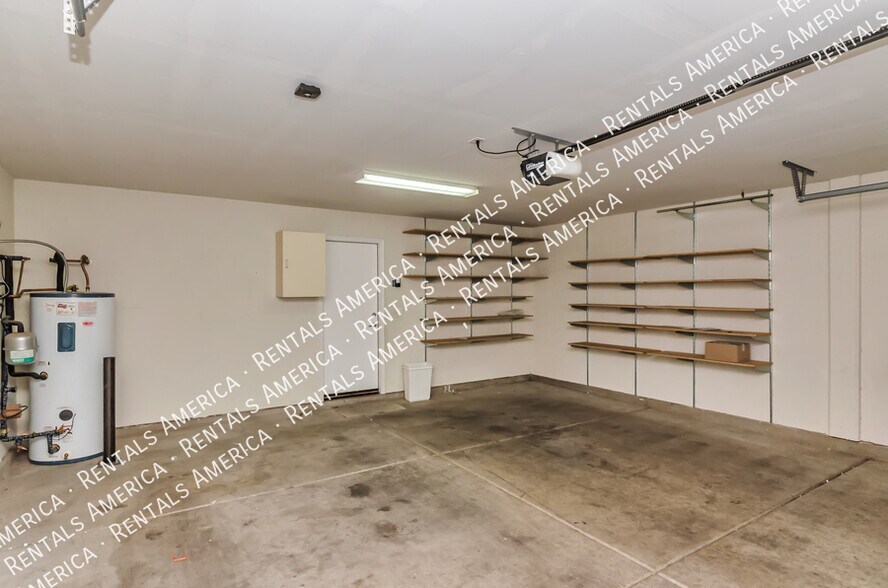 Building Photo - 10645 E Singing Canyon Dr