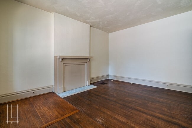 Building Photo - 35 Lundy St