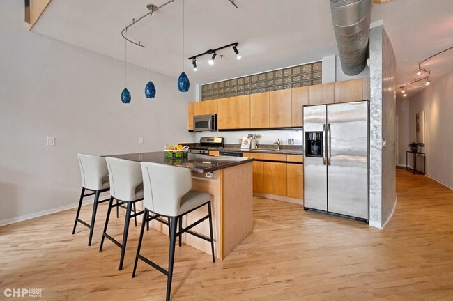 Building Photo - 203 S Sangamon St