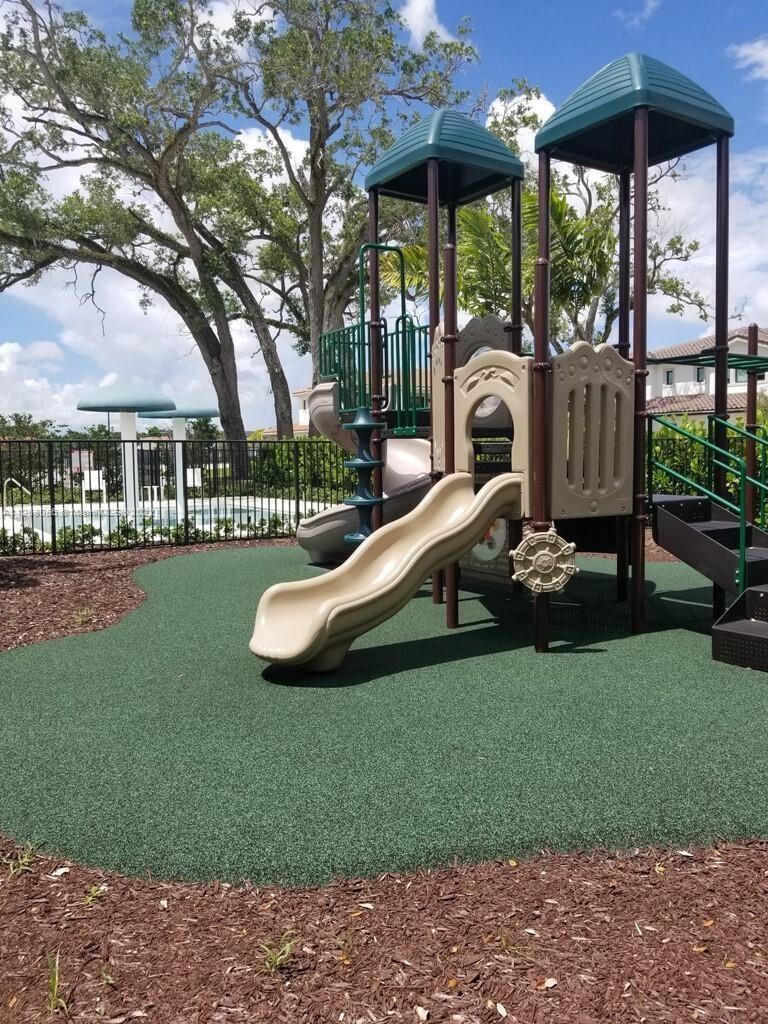 Building Photo - 5663 Brookfield Cir W