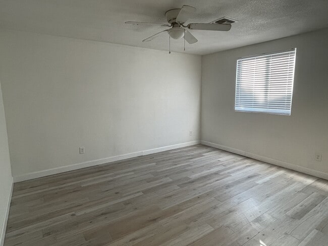 Building Photo - 824 W Romo Jones St
