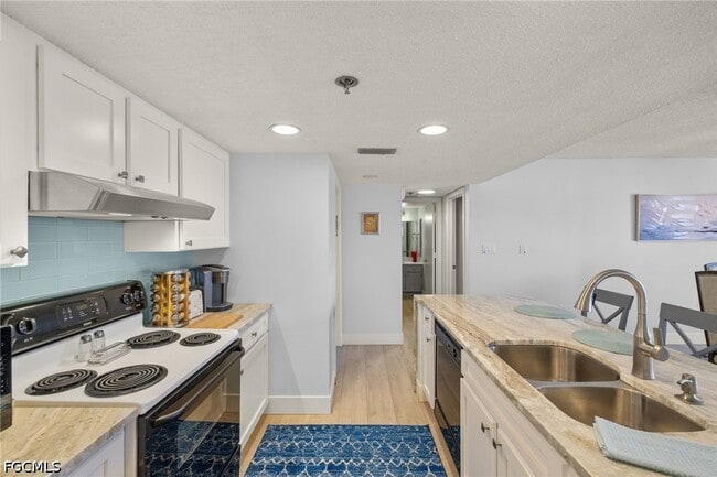 Building Photo - 3170 Matecumbe Key Rd