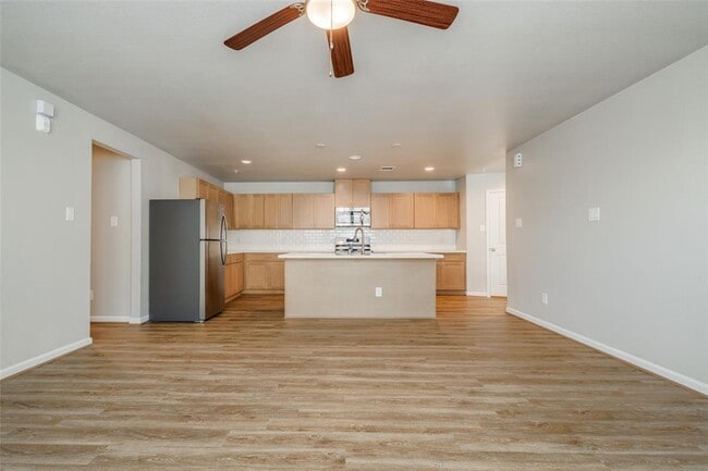 Building Photo - 239 Park Place Cir