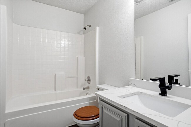 Building Photo - 7103 Greenspoint Dr