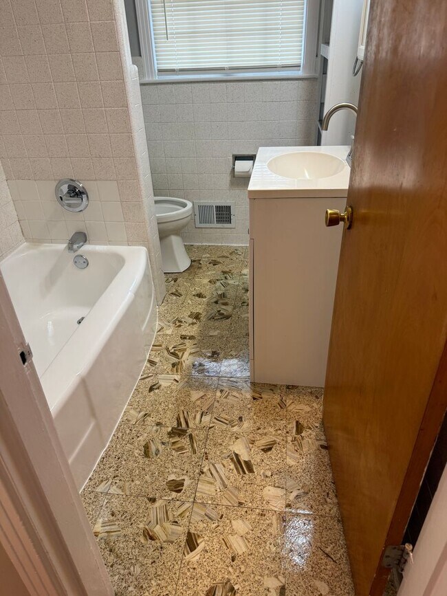 Building Photo - 3323 Dean Dr