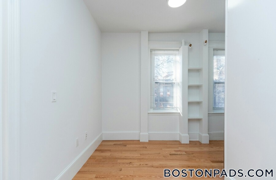 Building Photo - 175 Hemenway St