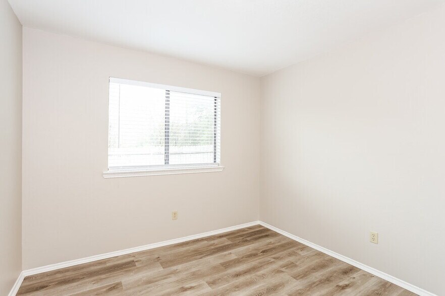 Building Photo - 101 Streamside Dr