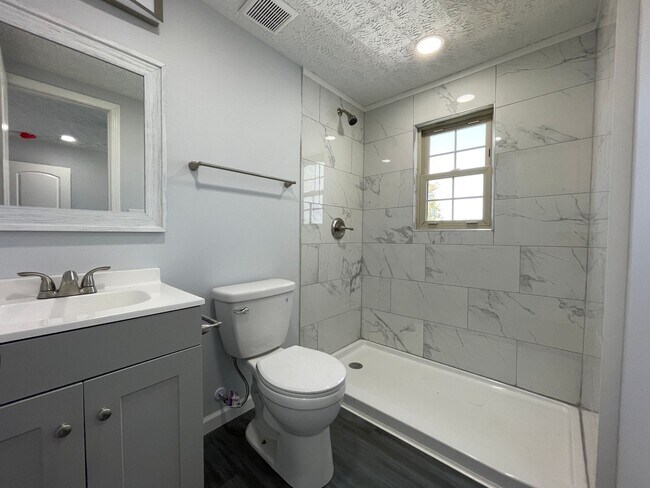 Building Photo - For Lease - 2 BR | 2.5 BA Fully Remodeled ...