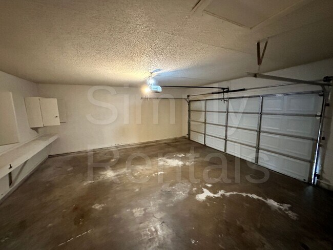 Building Photo - 7 Timberside Dr