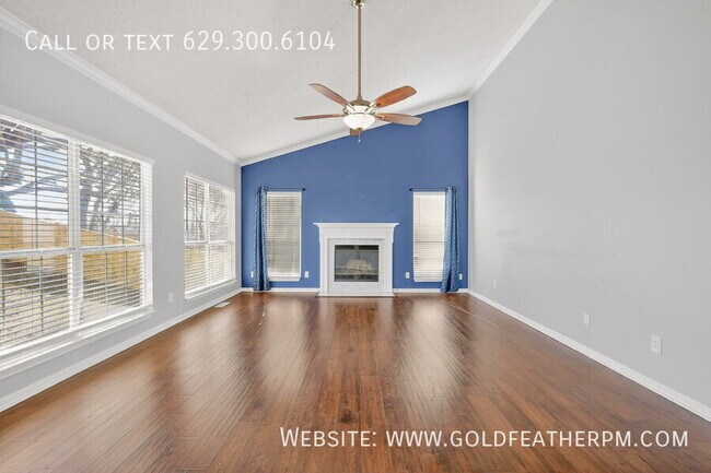 Building Photo - 905 Split Oak Dr