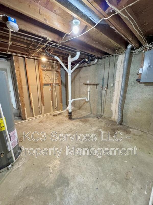 Building Photo - 5940 E 136th St