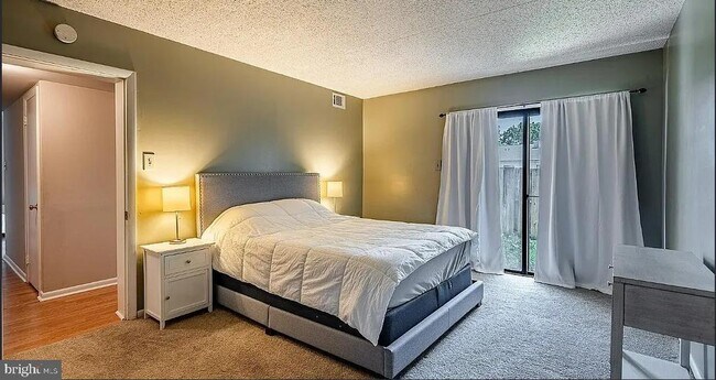 Building Photo - 306 Summit House