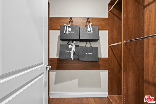 Building Photo - 4848 Wilshire Blvd