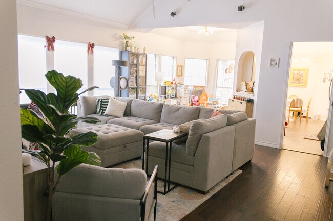 Building Photo - 4812 Buckskin Dr