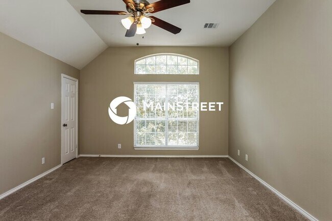 Building Photo - 3 Bedroom Pet-Friendly Home in Converse, TX with Main Street Renewal