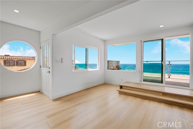 Building Photo - 3600 The Strand