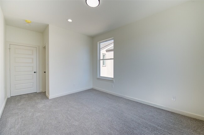 Building Photo - 2922 El Fenice Ln