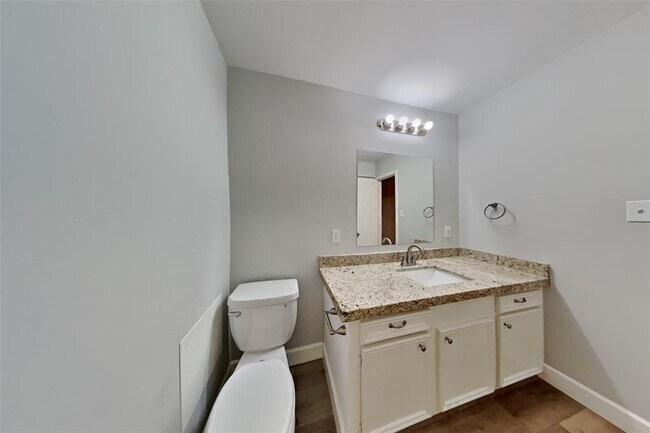 Building Photo - 3434 Hickory Hollow Rd