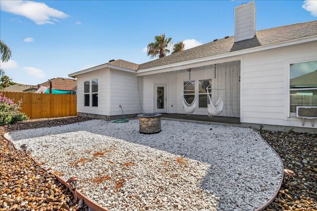 Building Photo - 15229 Barataria Dr
