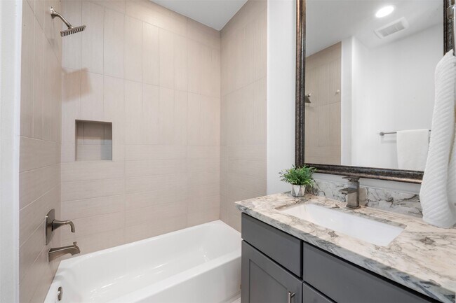 Building Photo - 1122 Ennis St