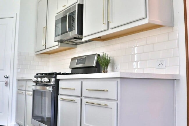 Building Photo - 17631 Carnation Gln Dr