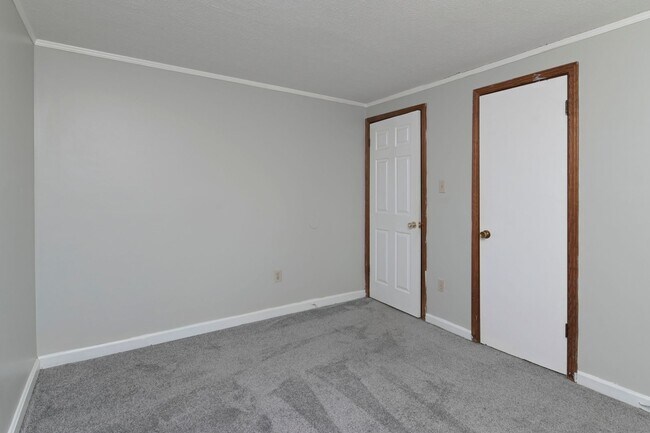 Building Photo - Just 8 Minutes from USC – Charming 2 Bedroom Home with Covered Front Porch!