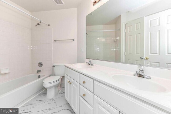 Building Photo - 3105 White Daisy Pl