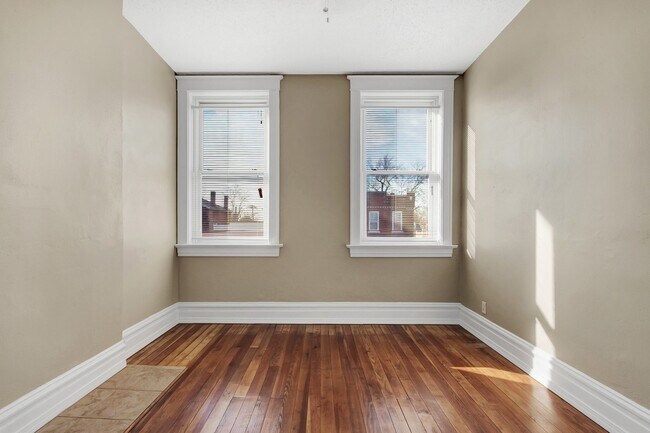 Building Photo - Hawtie w/ a Bawdie (big walk-in closet to die for)