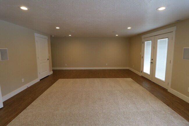 Building Photo - Large Pet Friendly House in the Foothills of Provo