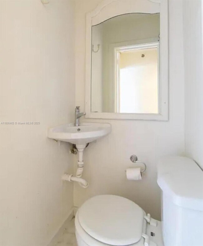 Building Photo - 438 Malverne Rd