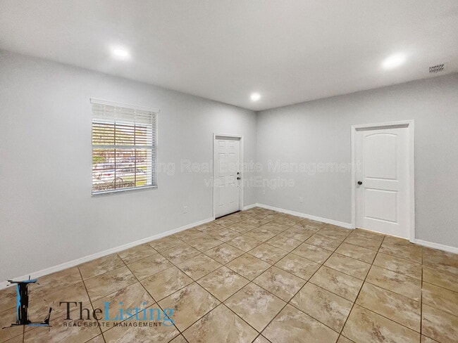 Building Photo - 11174 Savannah Landing Cir