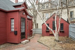 Building Photo - 273 Brackett St