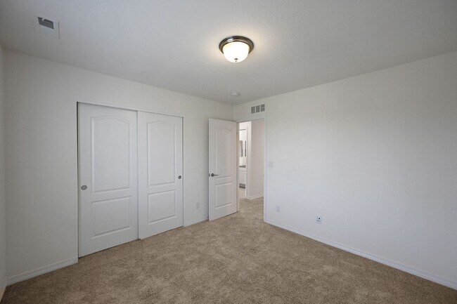 Building Photo - Modern 5BR House in Parker