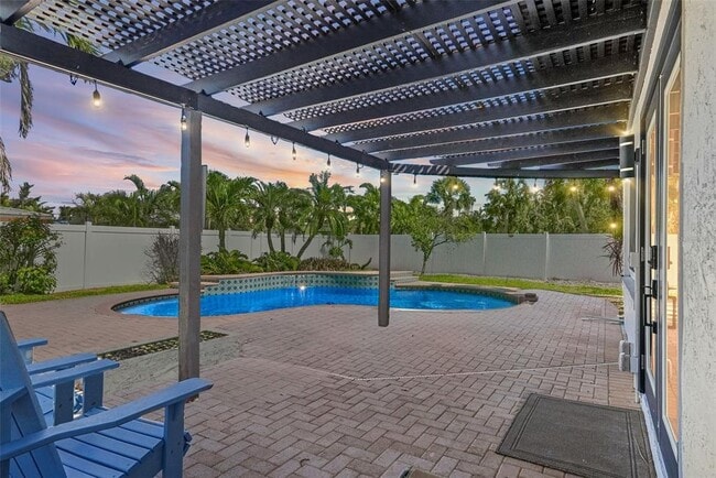 Building Photo - 3755 Belle Vista Dr E