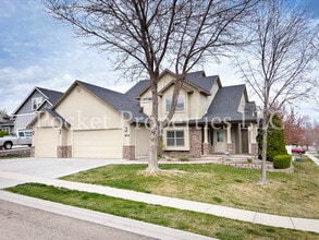 Building Photo - 874 E Forest Ridge Ct