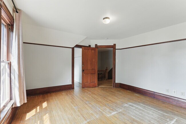 Building Photo - 116 N 4th St