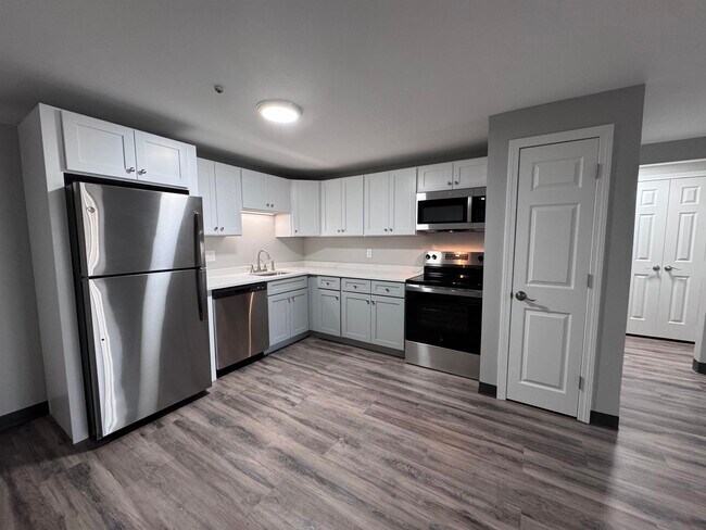 Building Photo - 95 Powers St