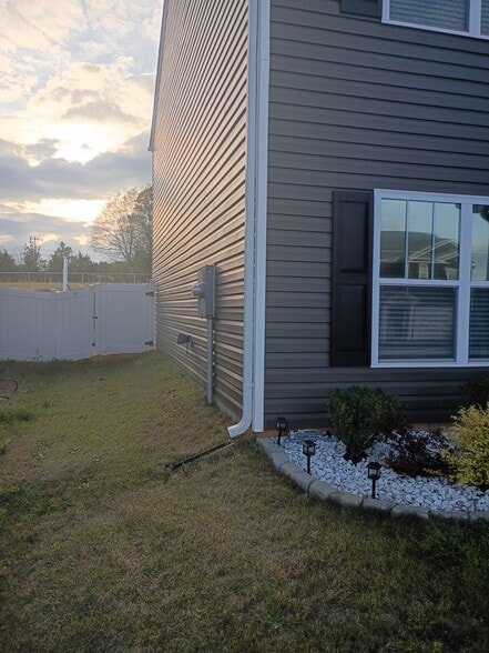 Building Photo - 751 Wolverine Ln