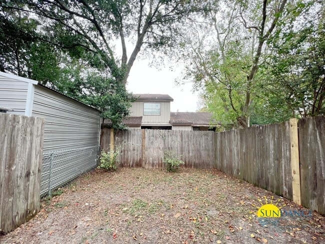 Building Photo - Quaint 2 Bedroom Townhouse in Fort Walton Beach!