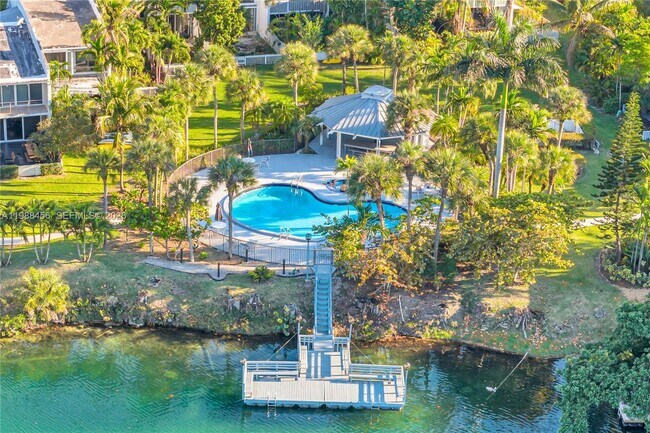 Building Photo - 7018 SW 53rd Ln