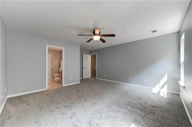 Building Photo - 2820 Mayfair Dr