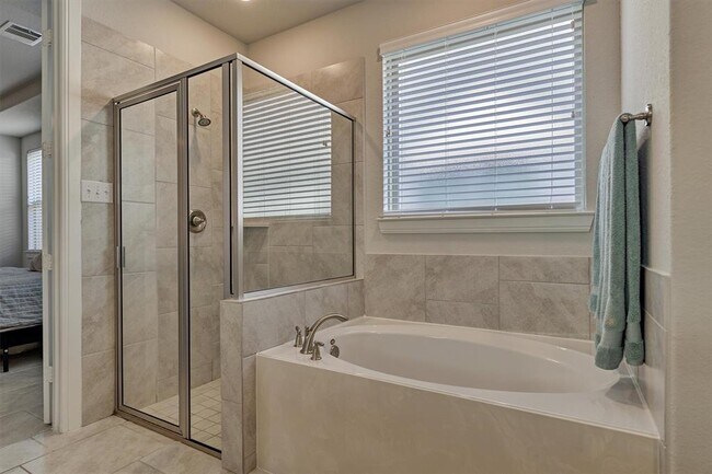 Building Photo - 15846 Weston Ridge Dr