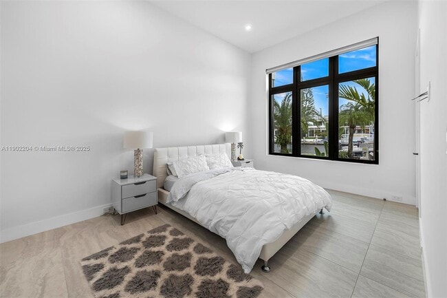 Building Photo - 3701 NE 26th Ave