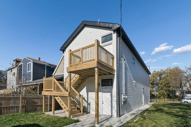 Building Photo - 4839 W Huron St