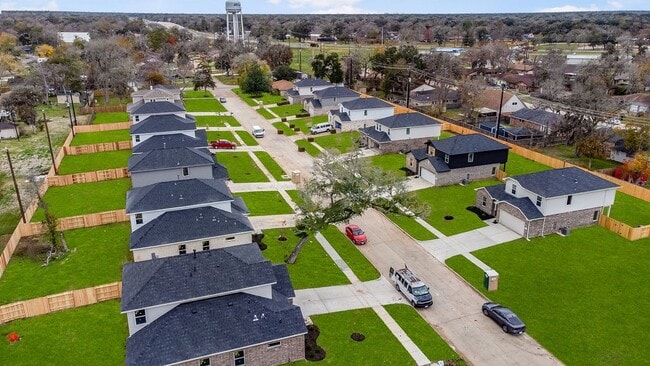 Building Photo - 412 Magnolia Ln