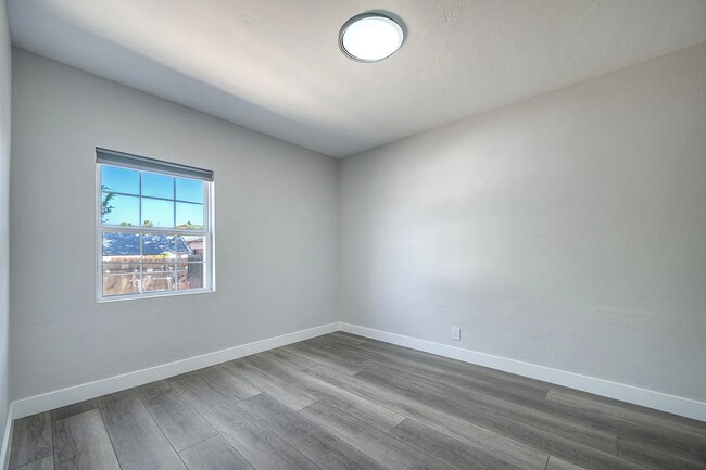 Building Photo - 197 Twin Oaks Cir