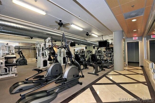 Building Photo - 2 bedroom downtown, 2 bath and 2 parking spaces.  View! (Solara Lofts)