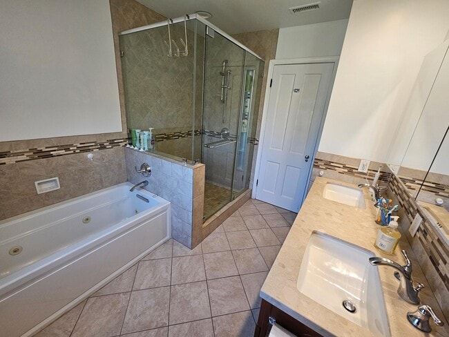 Building Photo - 9022 Alcott St