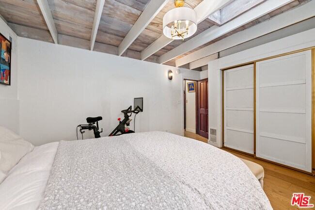 Building Photo - 516 Latimer Rd