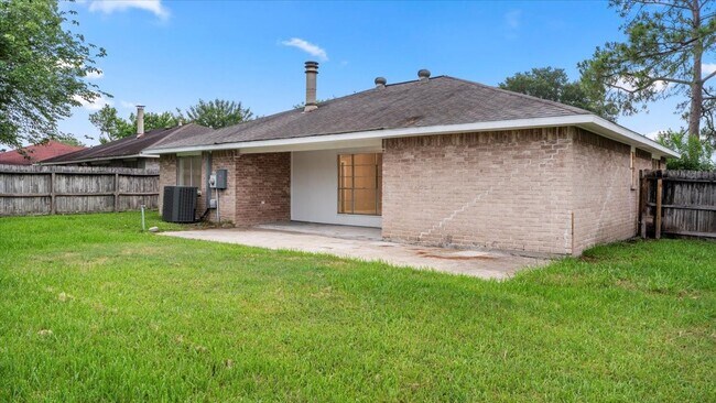 Building Photo - 10622 Highland Woods Dr
